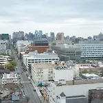 Central Serene Penthouse W King Bed Gym Parking