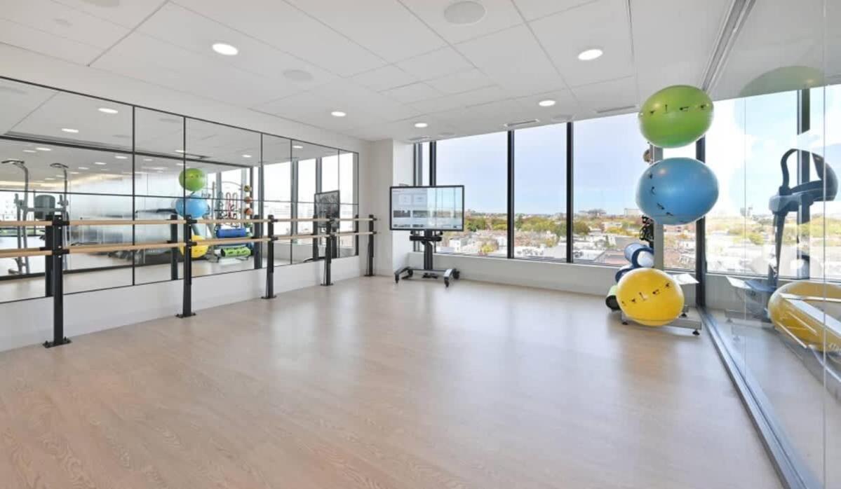 Serene Penthouse W King Bed Gym Parking Apartment Cambridge