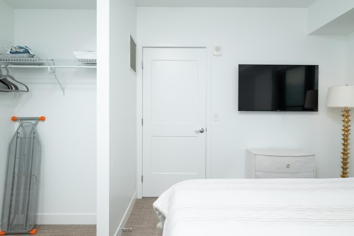 Apartment Serene Penthouse W King Bed Gym Parking
