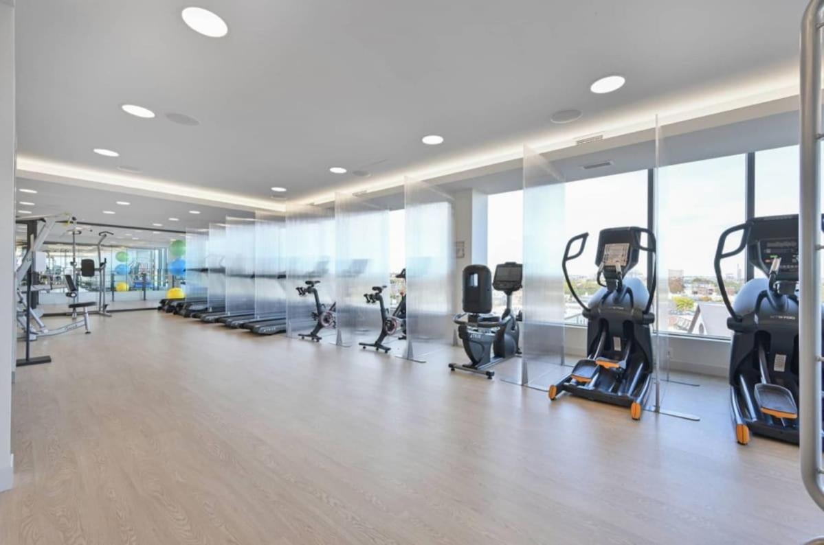Apartment Serene Penthouse W King Bed Gym Parking *