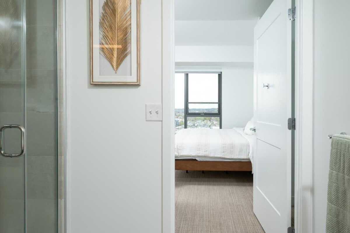 Serene Penthouse W King Bed Gym Parking Apartment Cambridge