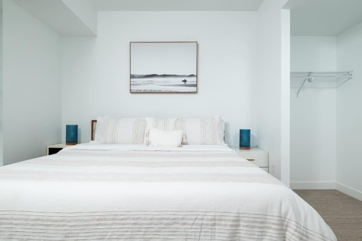 Serene Penthouse W King Bed Gym Parking Apartment *