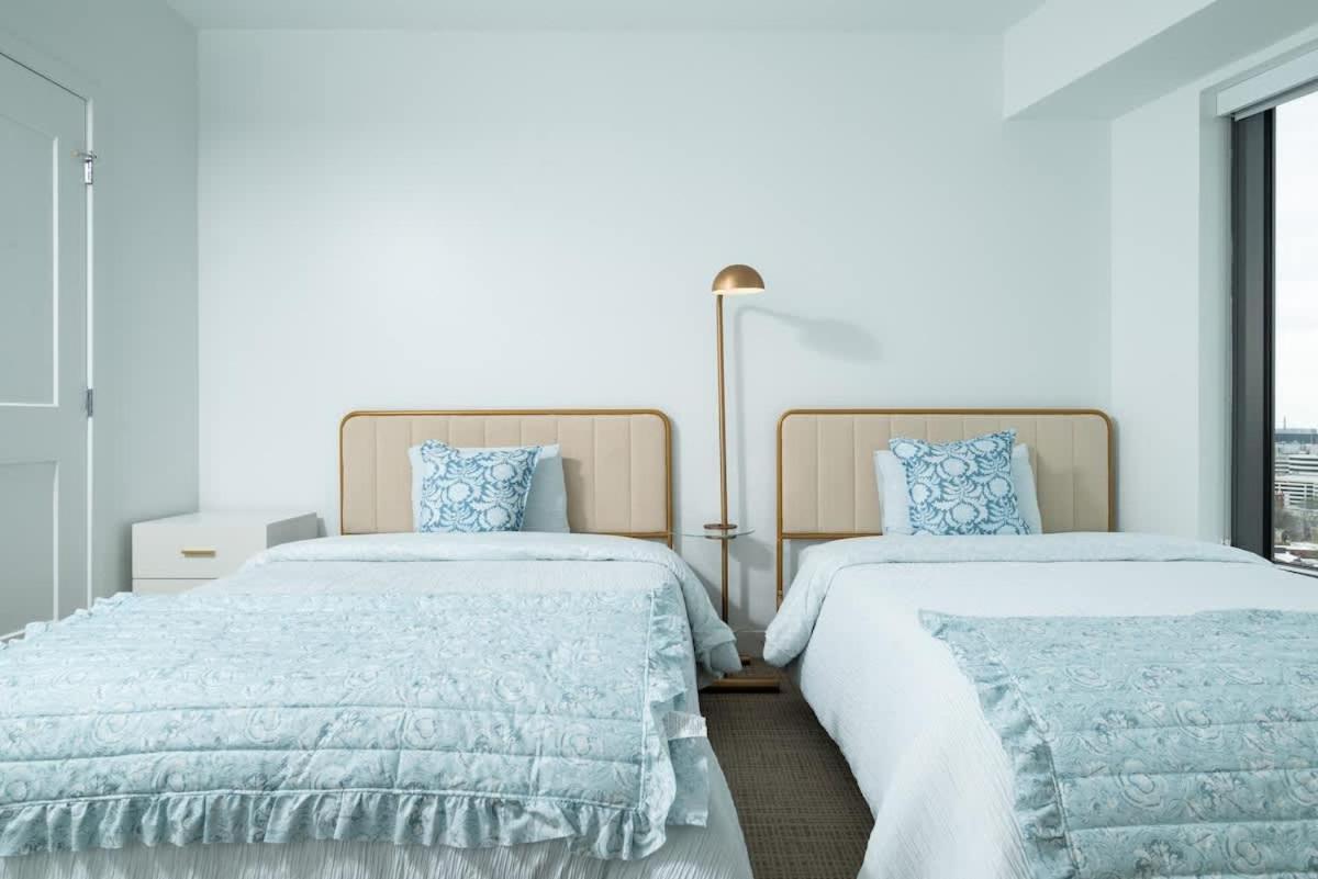 Serene Penthouse W King Bed Gym Parking