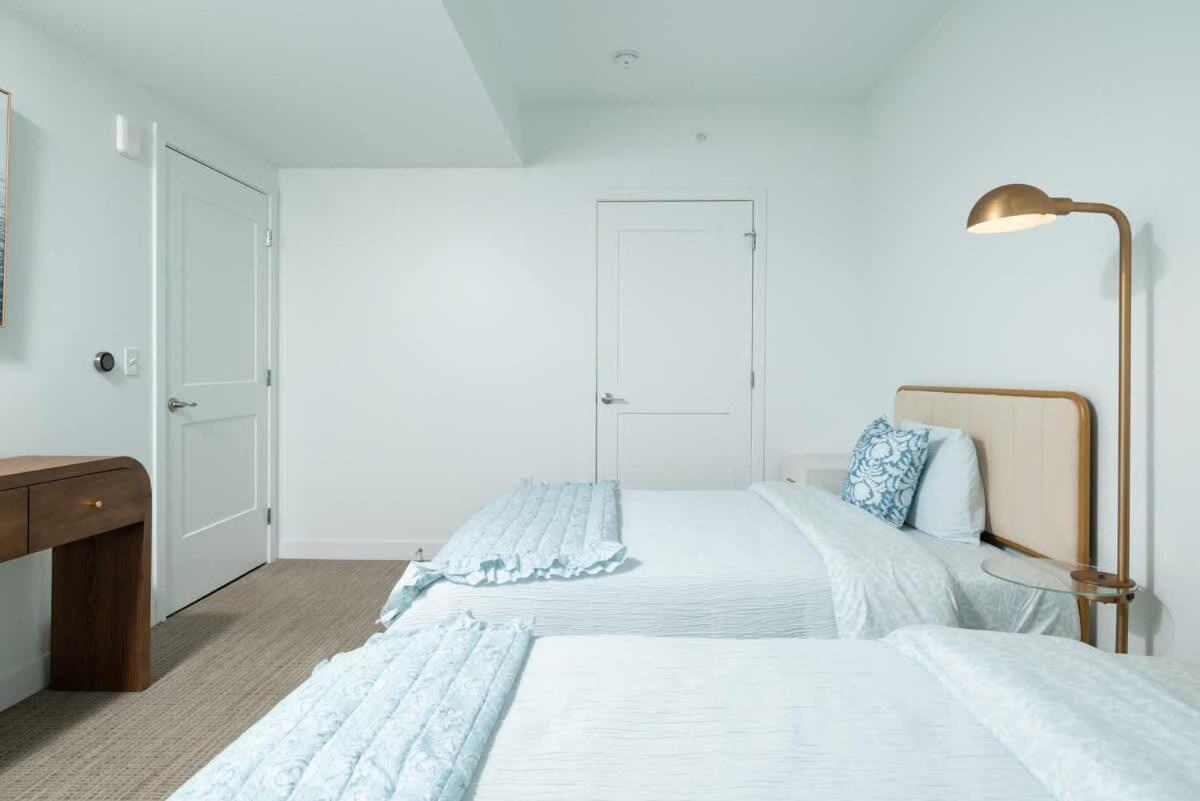 Serene Penthouse W King Bed Gym Parking